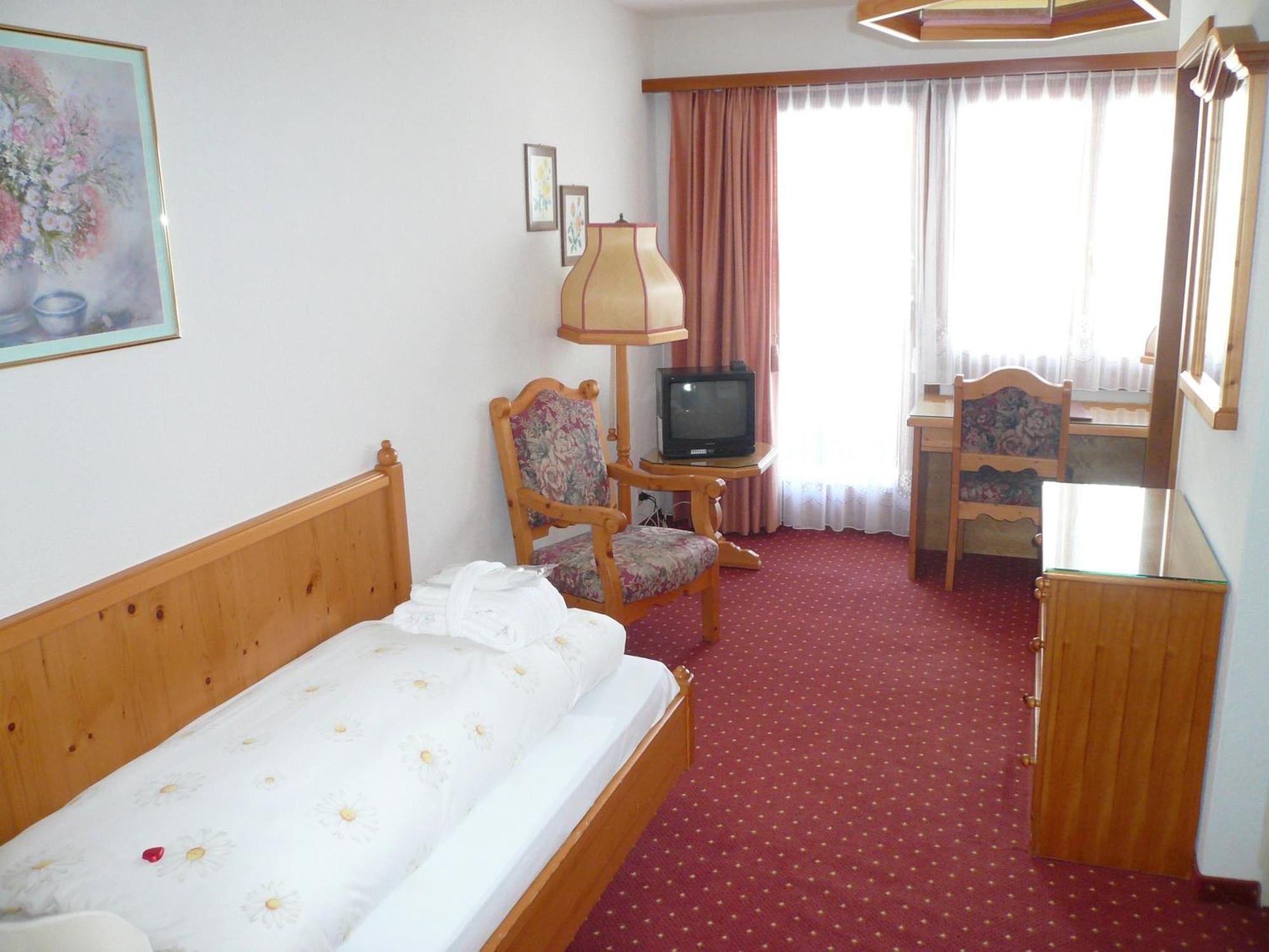 Hotel Cresta Flims Oda fotoğraf
